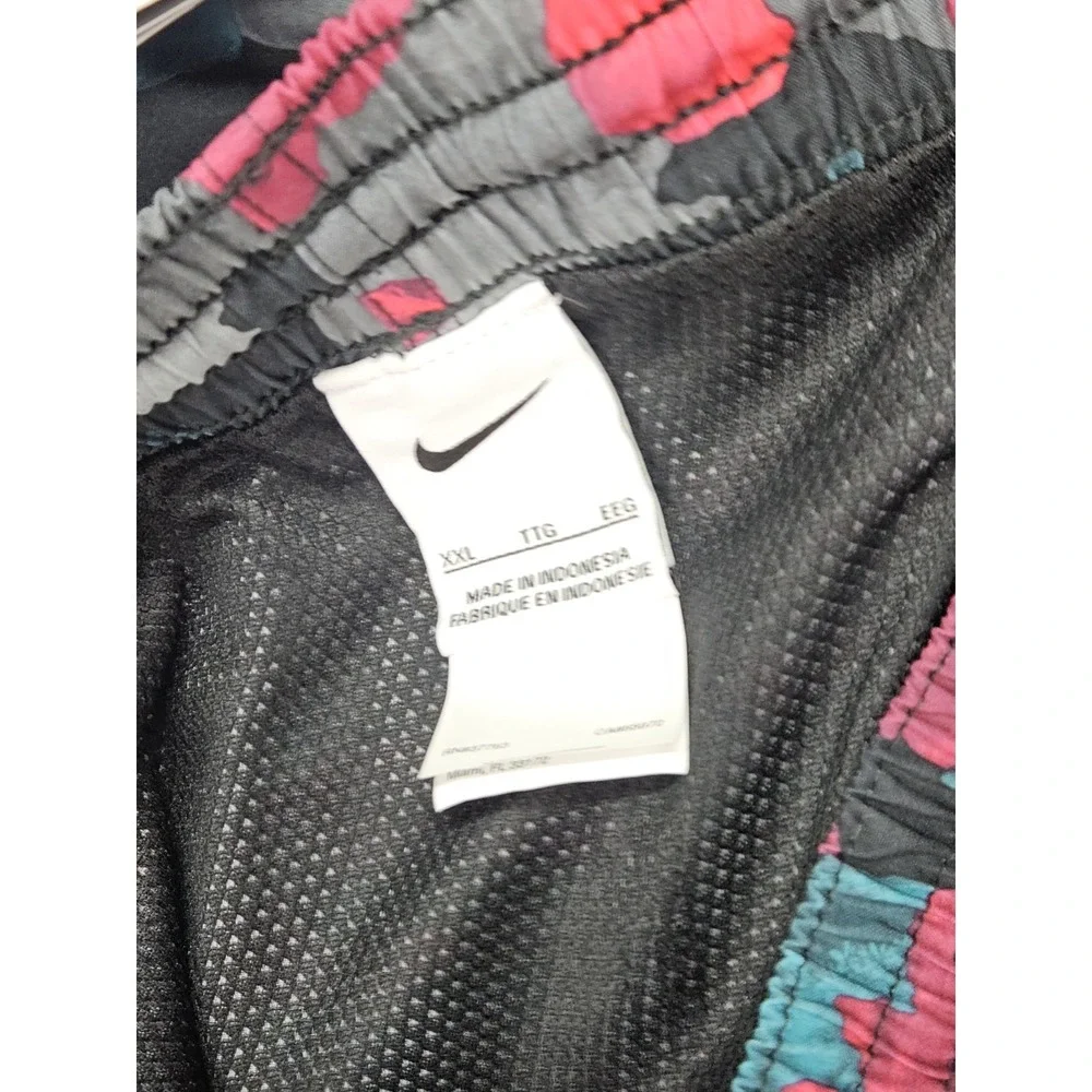 Nike Swim Trunks Men's XXL Dusty Cactus Camo 4 Way Stretch Shorts NWT